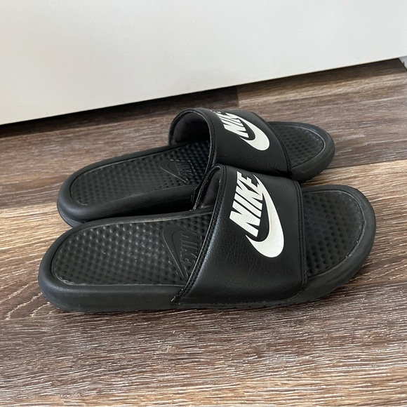 Nike Black Slide Sandals with Logo - Picture 6 of 6